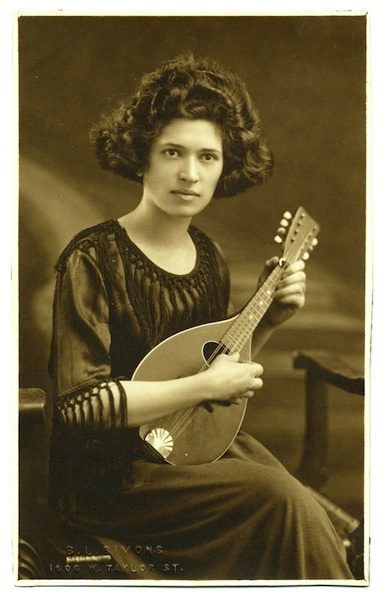 Malka Heifetz Tussman, image from the "In geveb" website