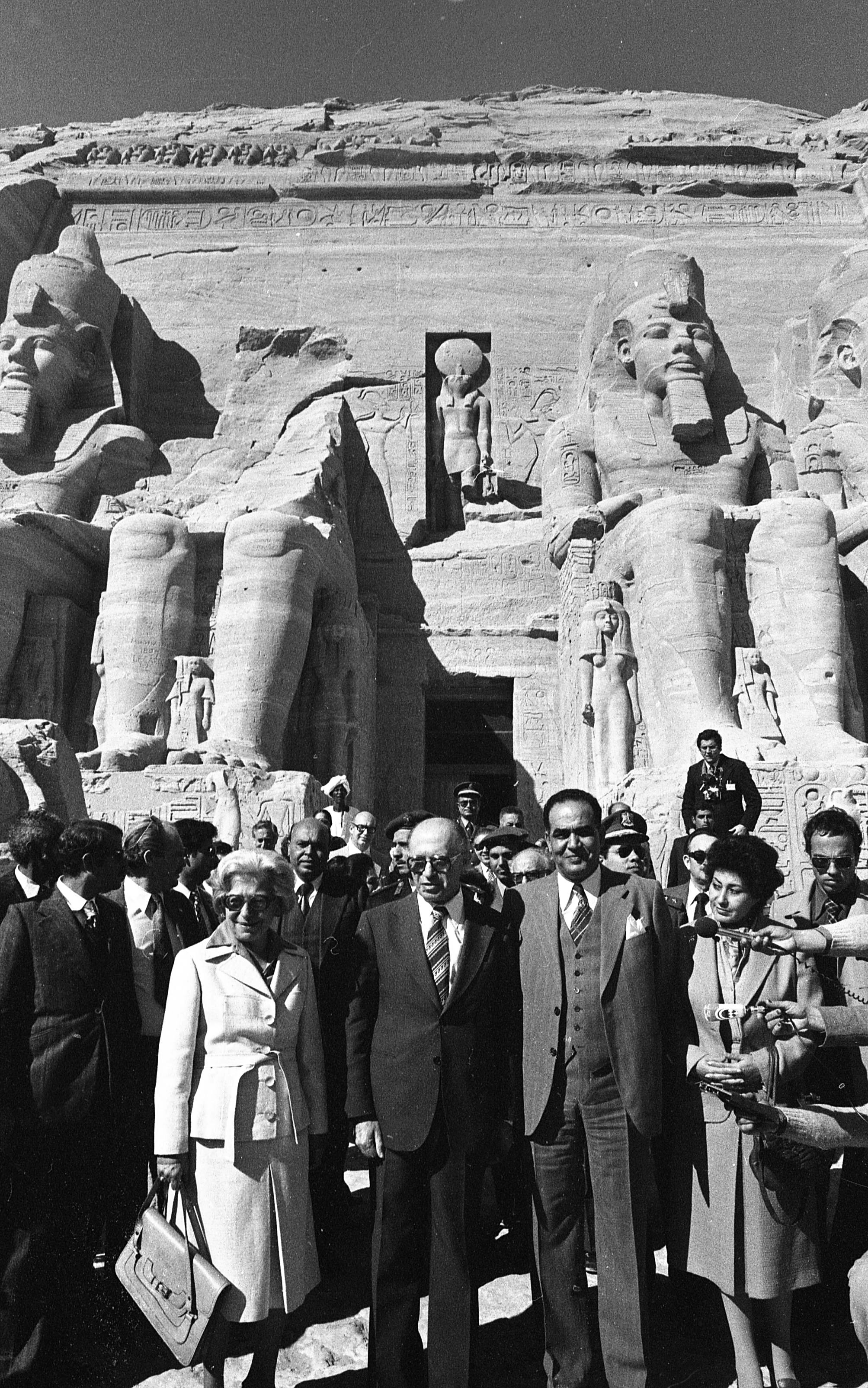 PM Menahem Begin in Egypt to discuss the Peace Process between Egypt and Israel. Photo shows: Visiting Abu Simbel 1980/01/06 Copyright © IPPA 11597-005-07 Photo by [010] Hadani Dan