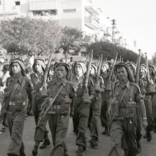 جنود دروز يسيرون في الموكب. تصوير: بينو روتينبيرغ، من مجموعة ميتار، المكتبة الوطنية