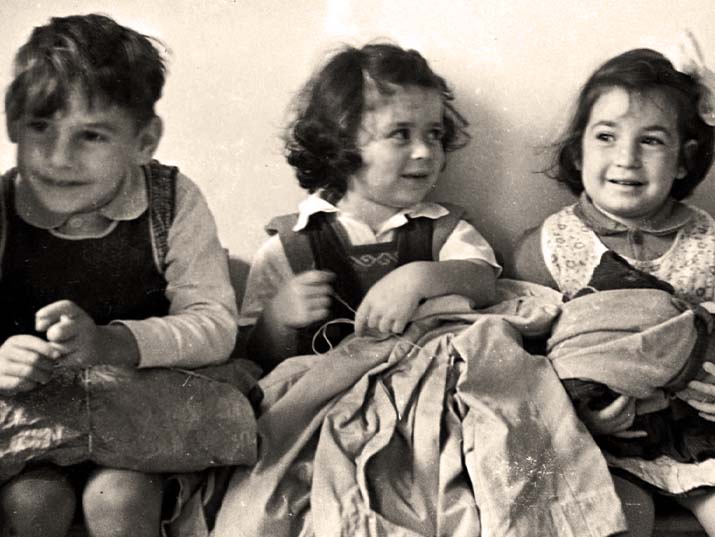 Donating Pocket Money for Jewish Refugees in Cyprus