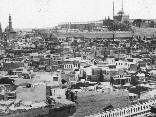 مشهد عام على جبل المقطّم في مدينة القاهرة، 1898-1907، أرشيف بن تسفي.